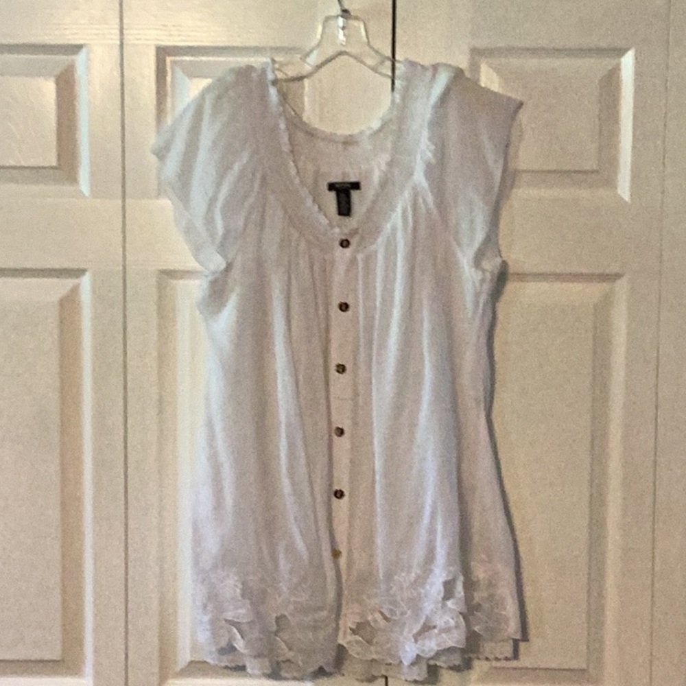 White short sleeved top